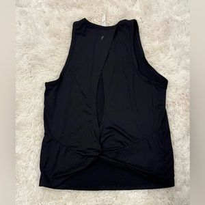 Fabletics keyhole tank